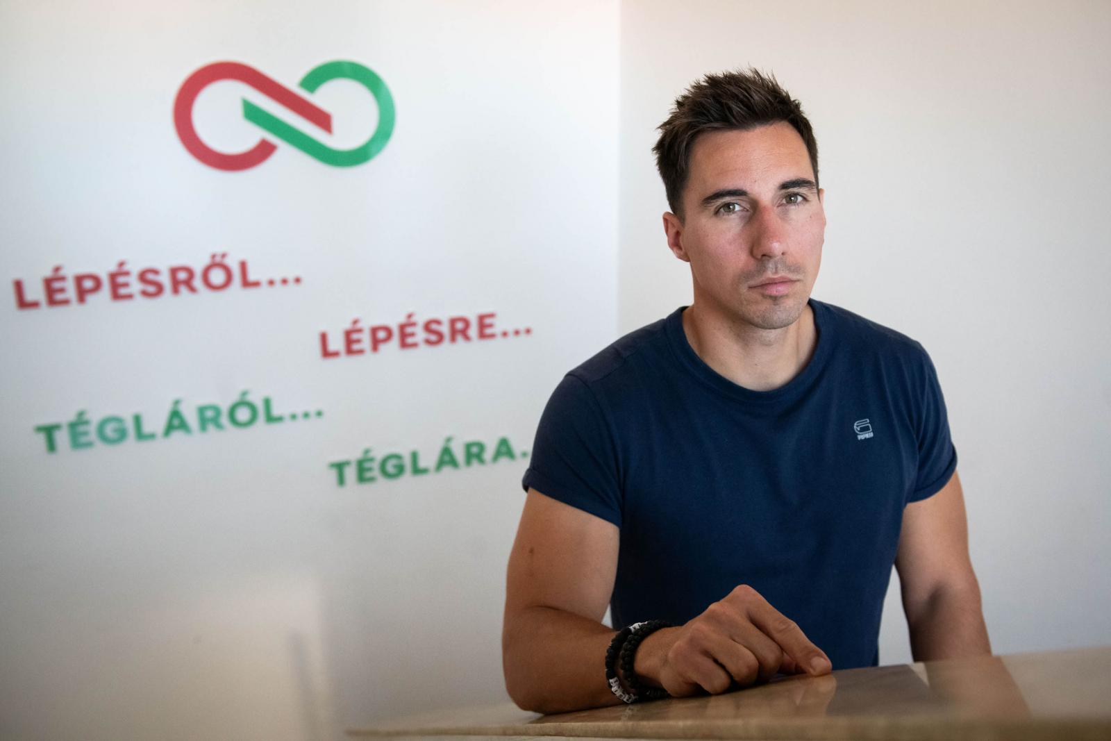 Magyar Péter: Egy 20-30 centiméteres késsel támadtak Radnai Márkra, a Tisza Párt alelnökére egy kesztölci fórumán