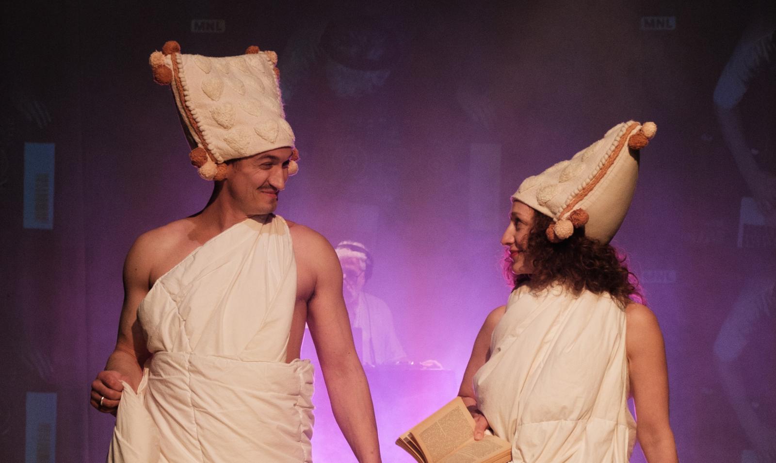 Rohonyi Barnabás és Pető Kata. A Jurányiban már kora este felvették a kedvenc pizsamájukat a színészek