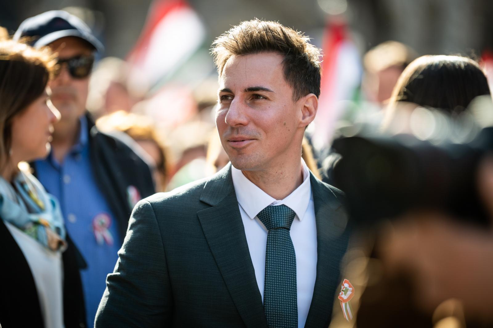 Eljárás indult a férfi ellen, aki késsel fenyegetőzött Radnai Márk fórumán