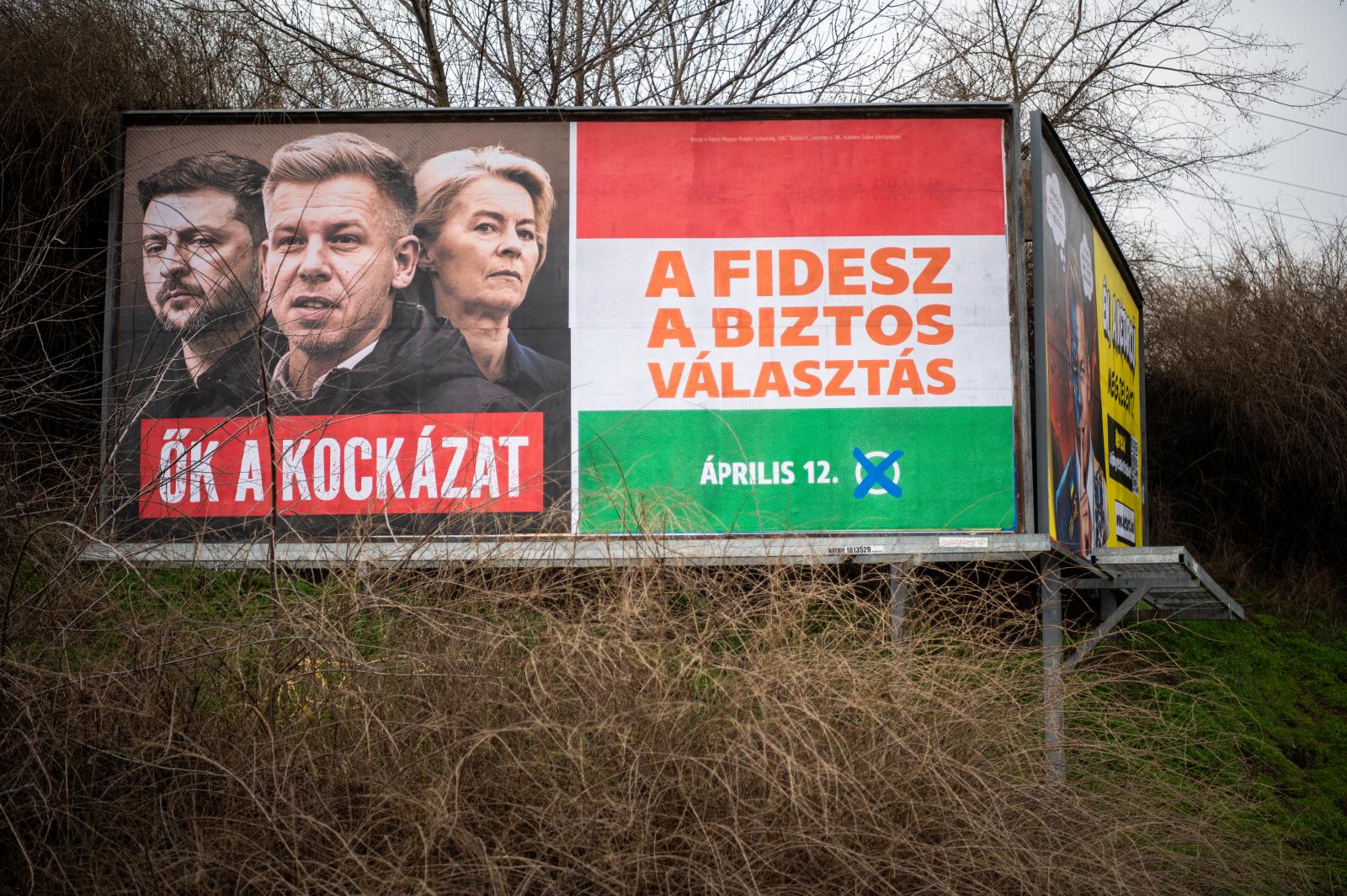 Pécs városa is kitiltja a közterületekről a félelemkeltő plakátokat