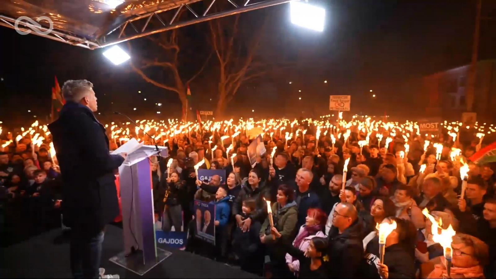 Magyar Péter bejelentette, kiket váltanának le, ha kétharmaddal nyer a Tisza Párt