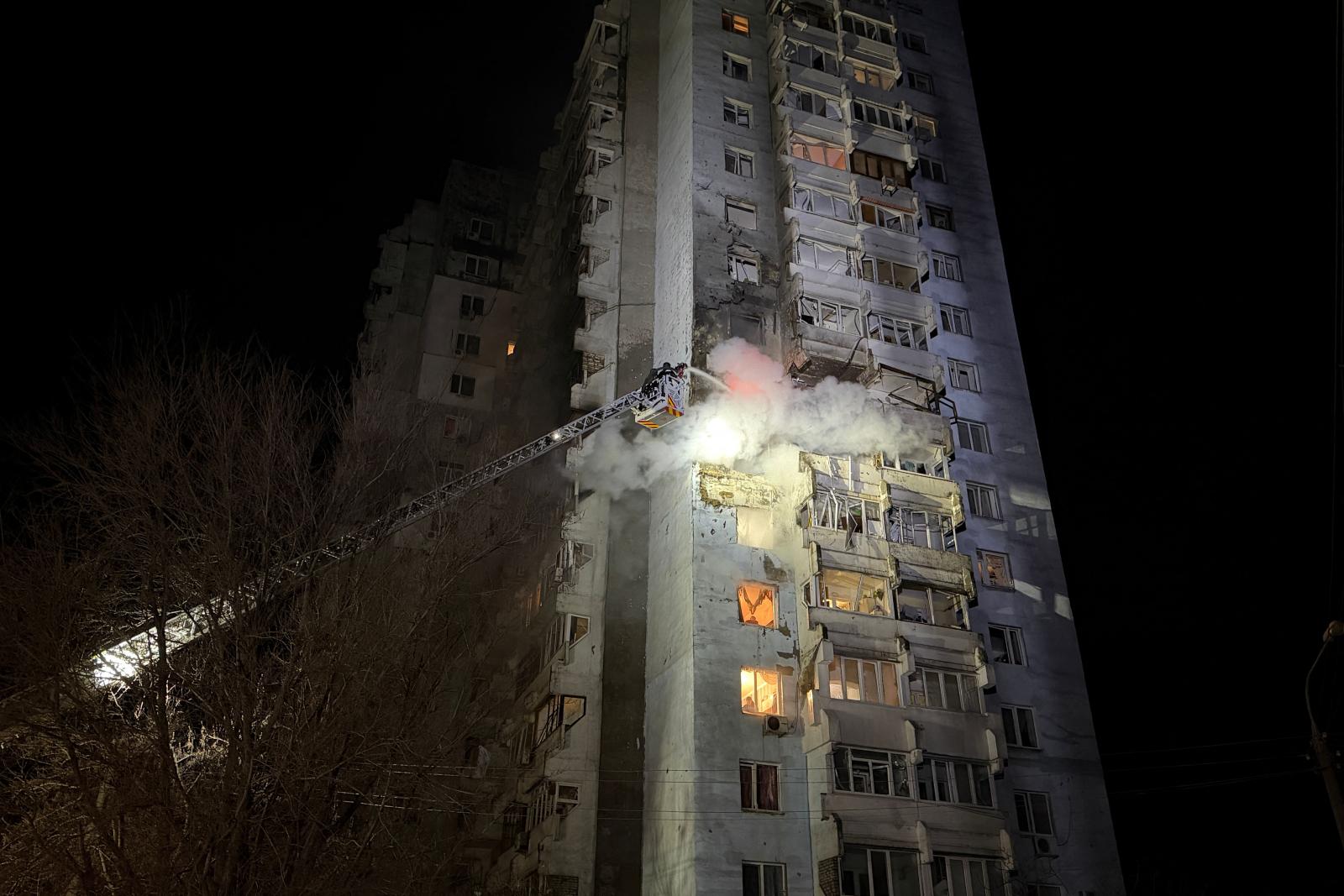 Az oroszok több mint 400 drónnal és rakétával támadták Ukrajna civil célpontjait, legkevesebb négyen meghaltak, többen megsebesültek