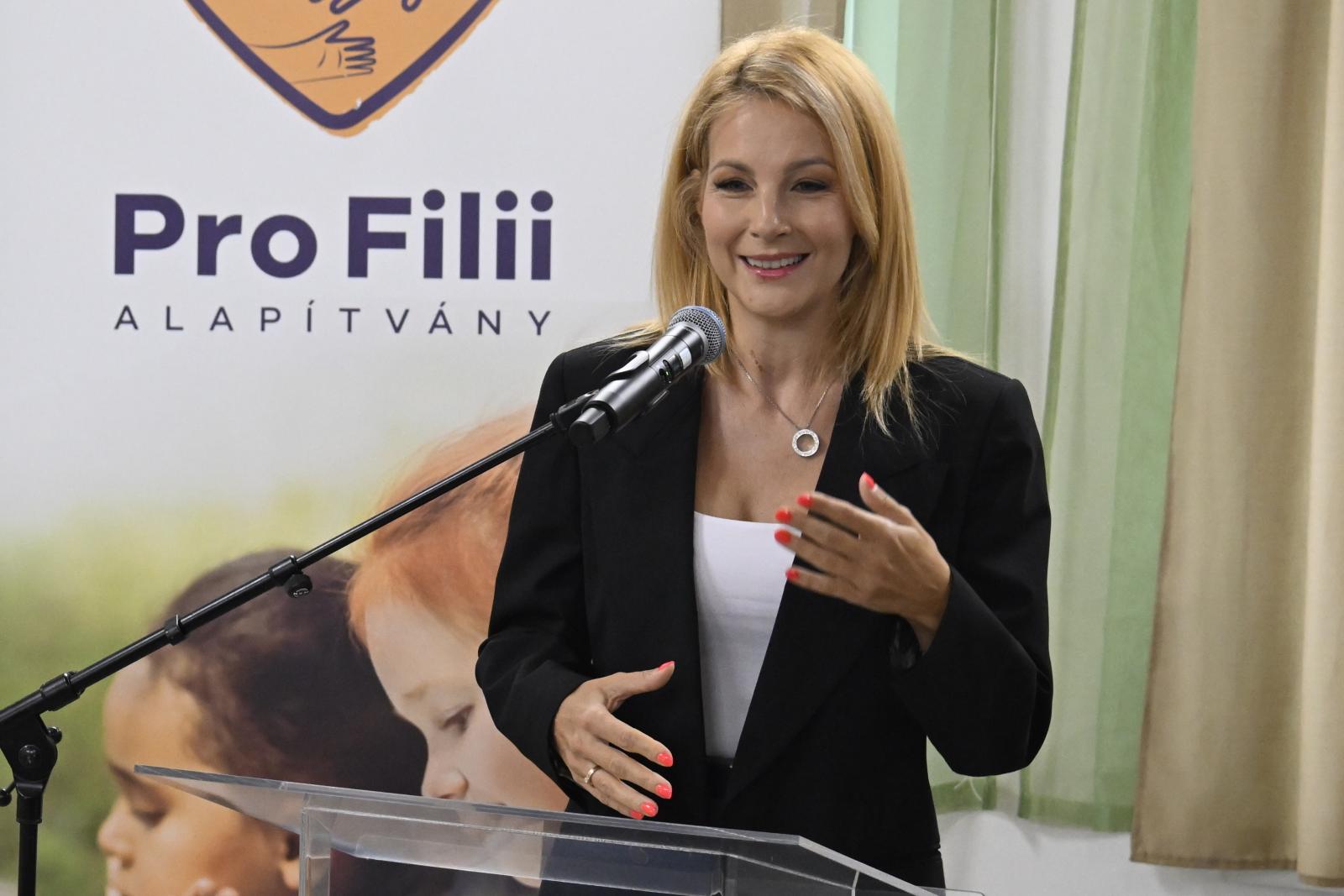 Várkonyi Andrea most 4,5 millió forintba öltözött egy kórházi látogatáshoz