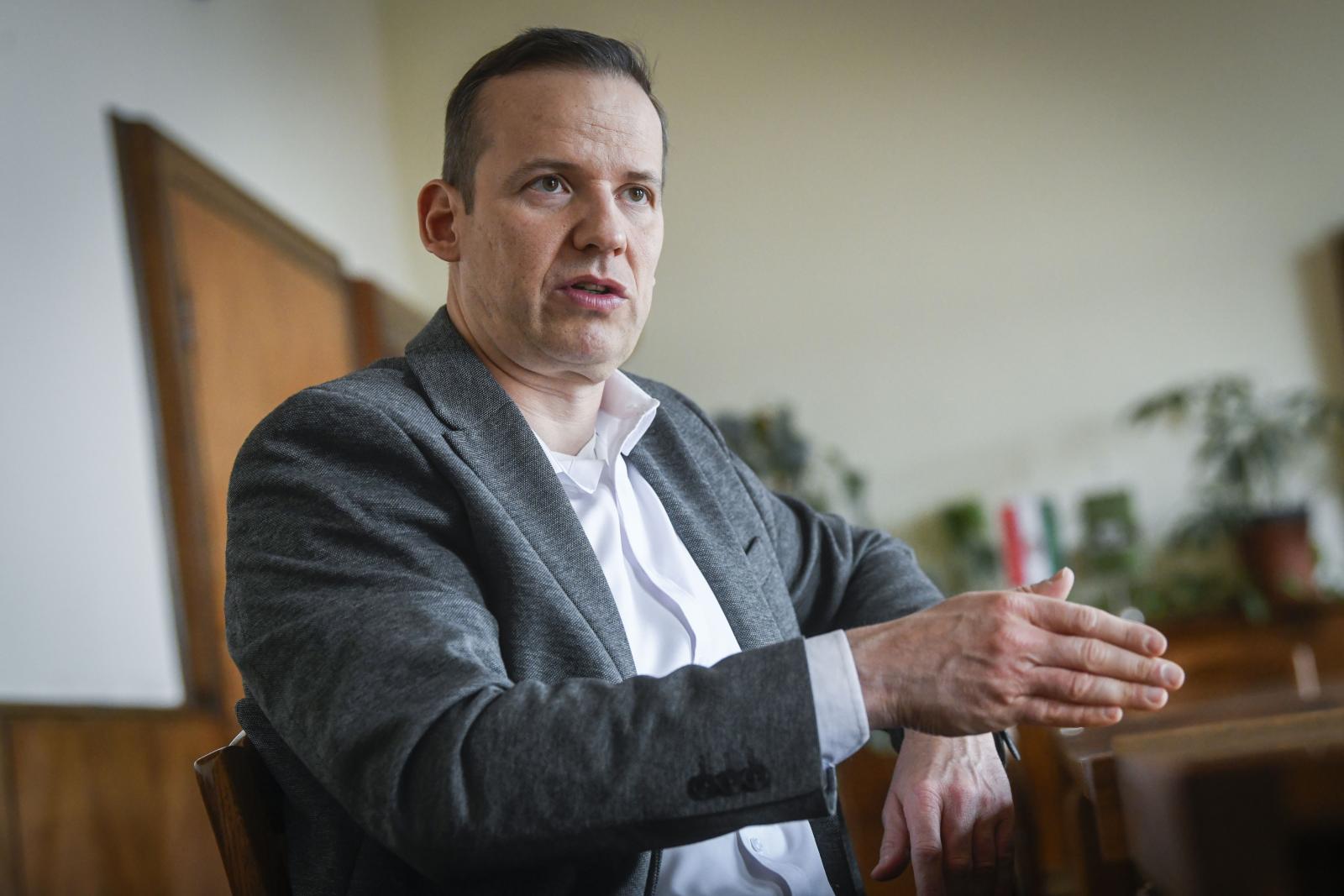 Döntött a bíróság, Toroczkai Lászlónak kártérítést kell fizetnie Duda Ernő genetikusnak