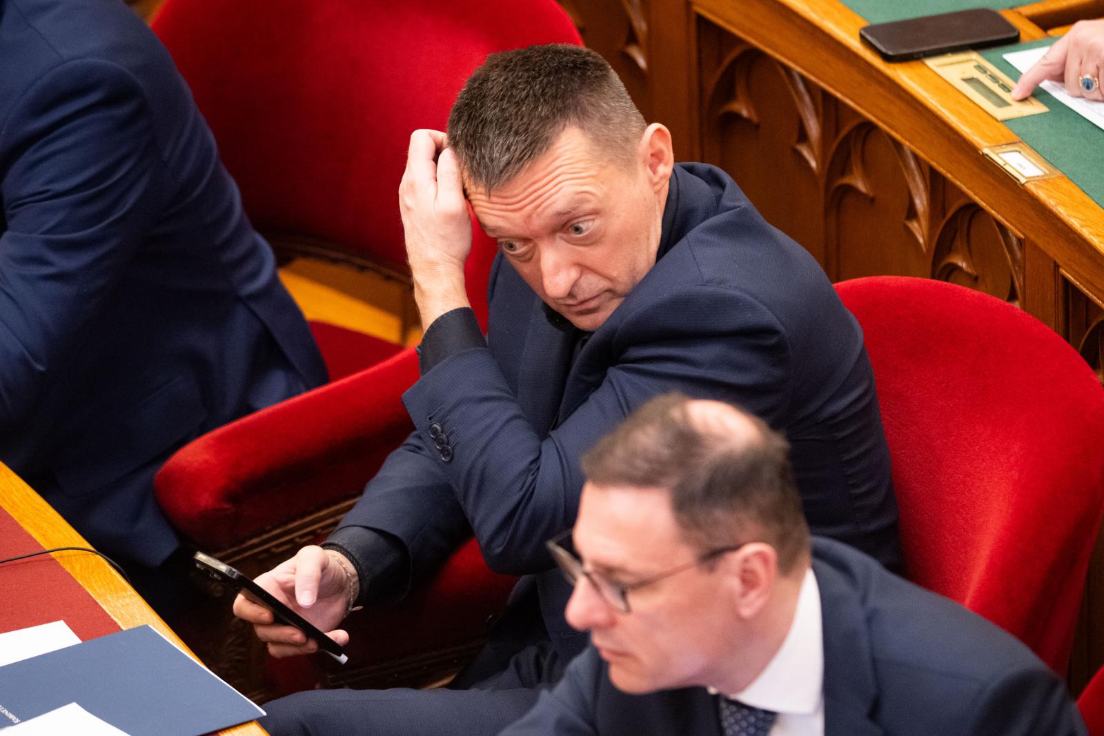 „Hajmeresztően törvénytelen” – Az Orbán-kormány legbelső köreiben is tudhattak a Tisza Párt körüli kémjátszmáról