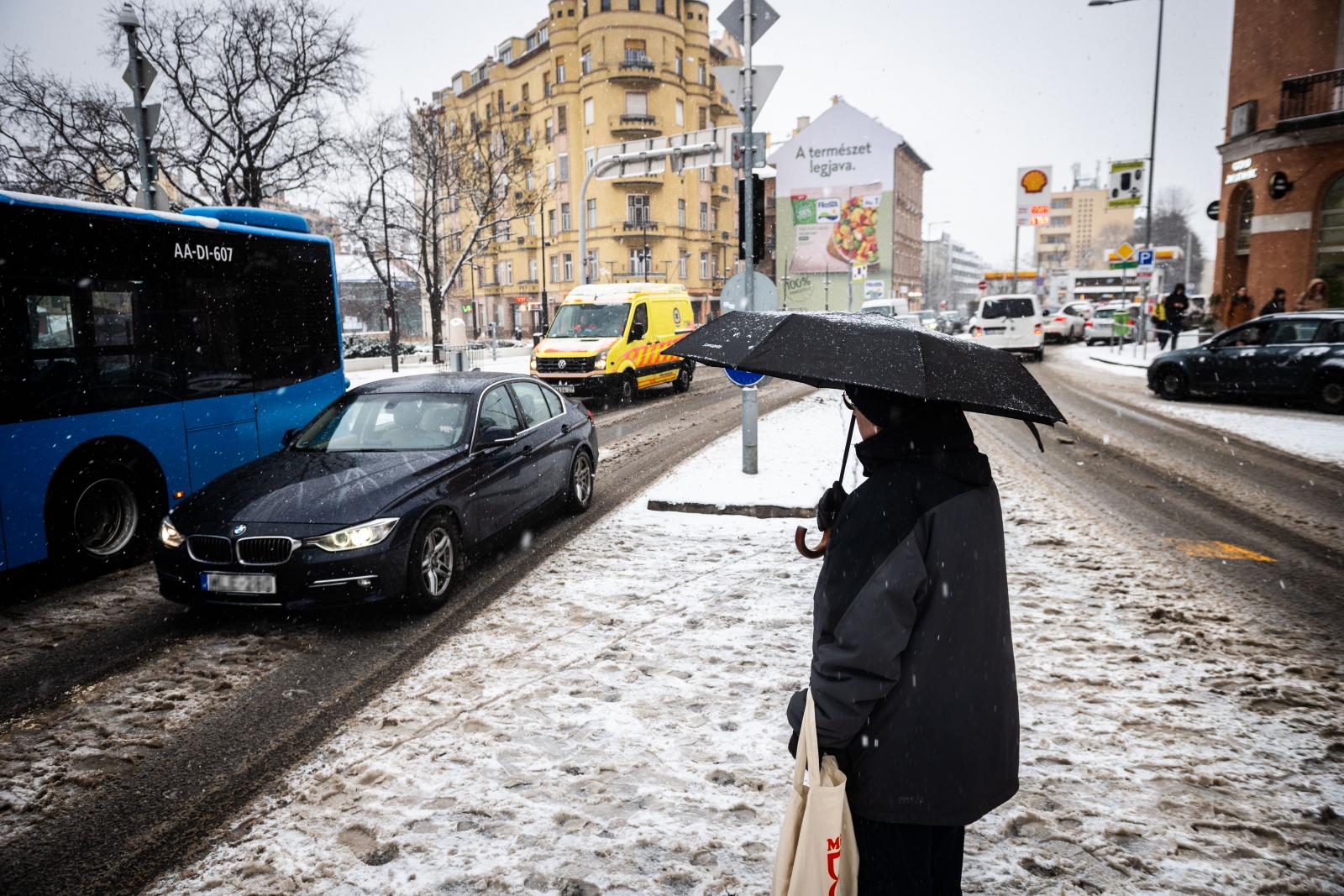 Helyenként 10-15 centi hó is eshet csütörtökön