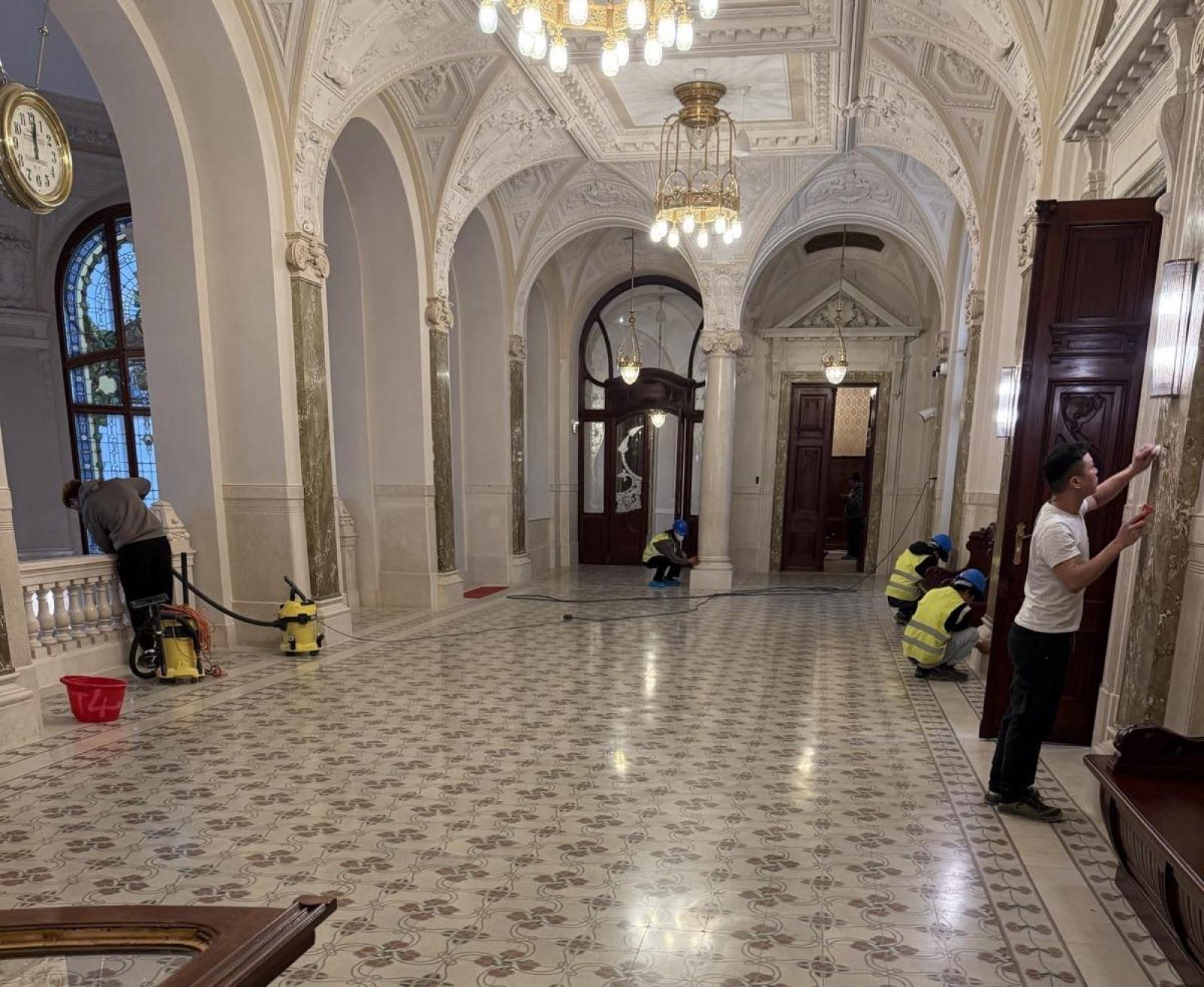 Hadházy Ákos: Matolcsy Ádám haverja Fülöp-szigeteki és vietnámi vendégmunkásokkal építtette át az MNB székházát