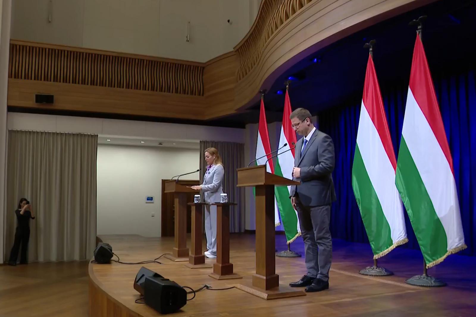 Próbálták megúszni, de ez egyre kínosabb – Kormányinfó percről percre