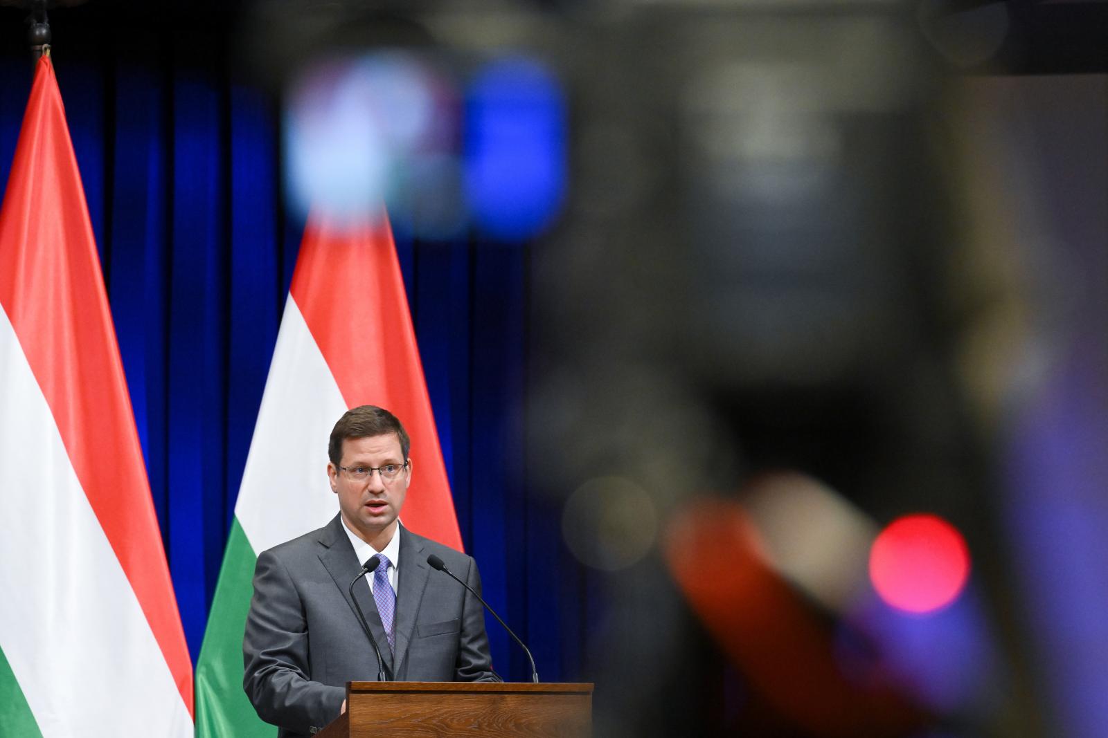 Gulyás Gergely szerint az nem sérti Szlovákia szuverenitását, hogy Szijjártó Péter egy szlovák politikus nevében kérte valamire Szergej Lavrovot