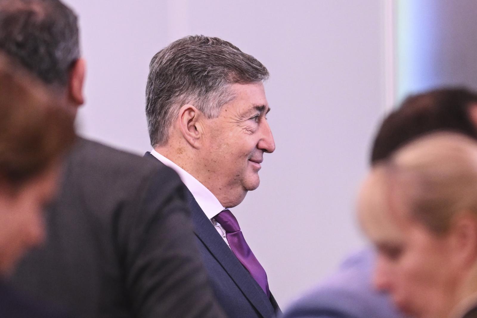 3,39 milliárd forintot utaltak Mézáros Lőrinc magánszámlájára, csaknem lenullázták a V-Híd vagyonkezelőjét