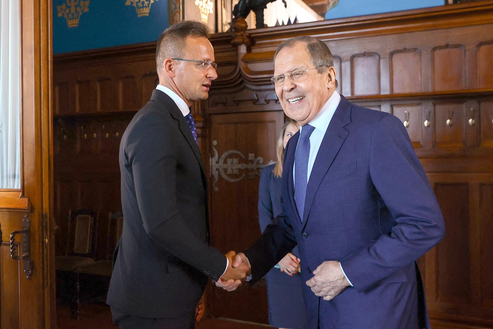 A Putyin-rezsim hasznos idiótának nézi az Orbán-kormányt, avagy miért is kellett Szijjártónak azonnal beszélnie Lavrovval?