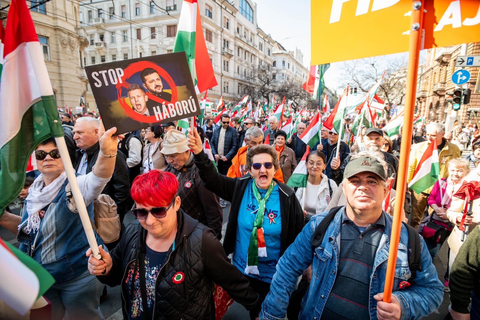 Testet-lelket pusztít a kampány, túlélésre kapcsolt a társadalom