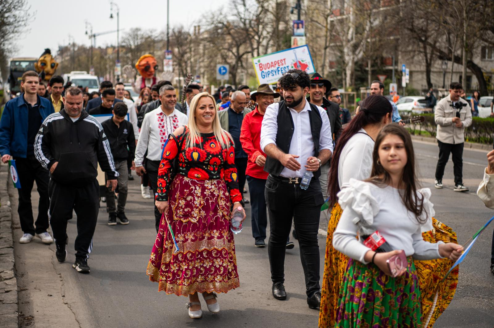 Nem tettek le a parlamenti mandátumról a németek, a roma feliratkozók száma néhány nap alatt több ezerrel nőtt