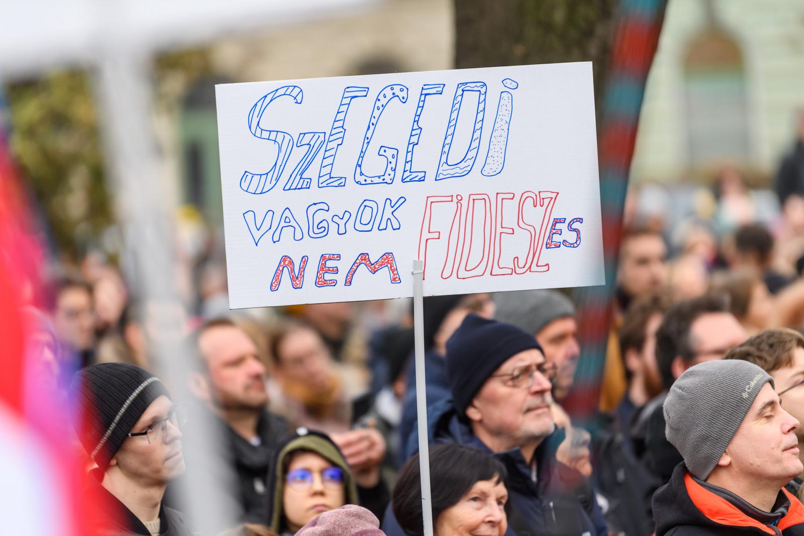 Választás 2026: Csongrád-Csanád a világítótorony a narancs ködben