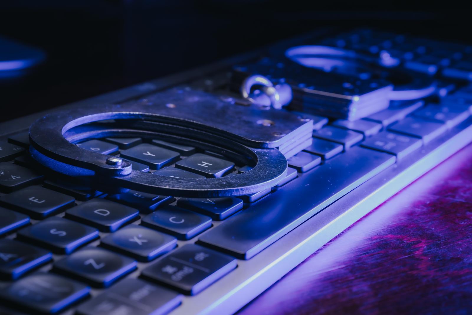 Kommentben hívott fel egy vezető politikus megölésére, letartóztatnák a szegedi férfit