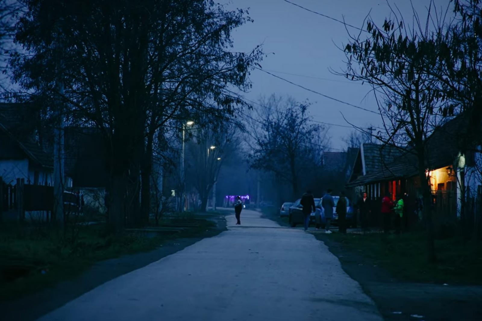 Egy dokumentumfilm szerint droggal, fenyegetéssel és alkohollal is dolgozik vidéken a fideszes szavazatvásárló gépezet