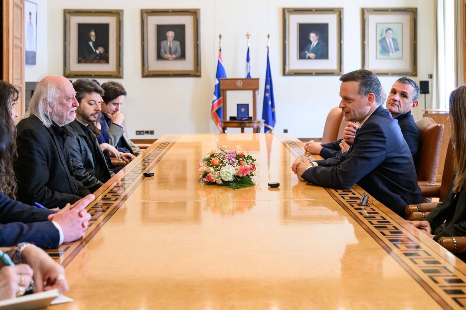 Átvette Krasznahorkai László a személyesen neki alapított elismerést