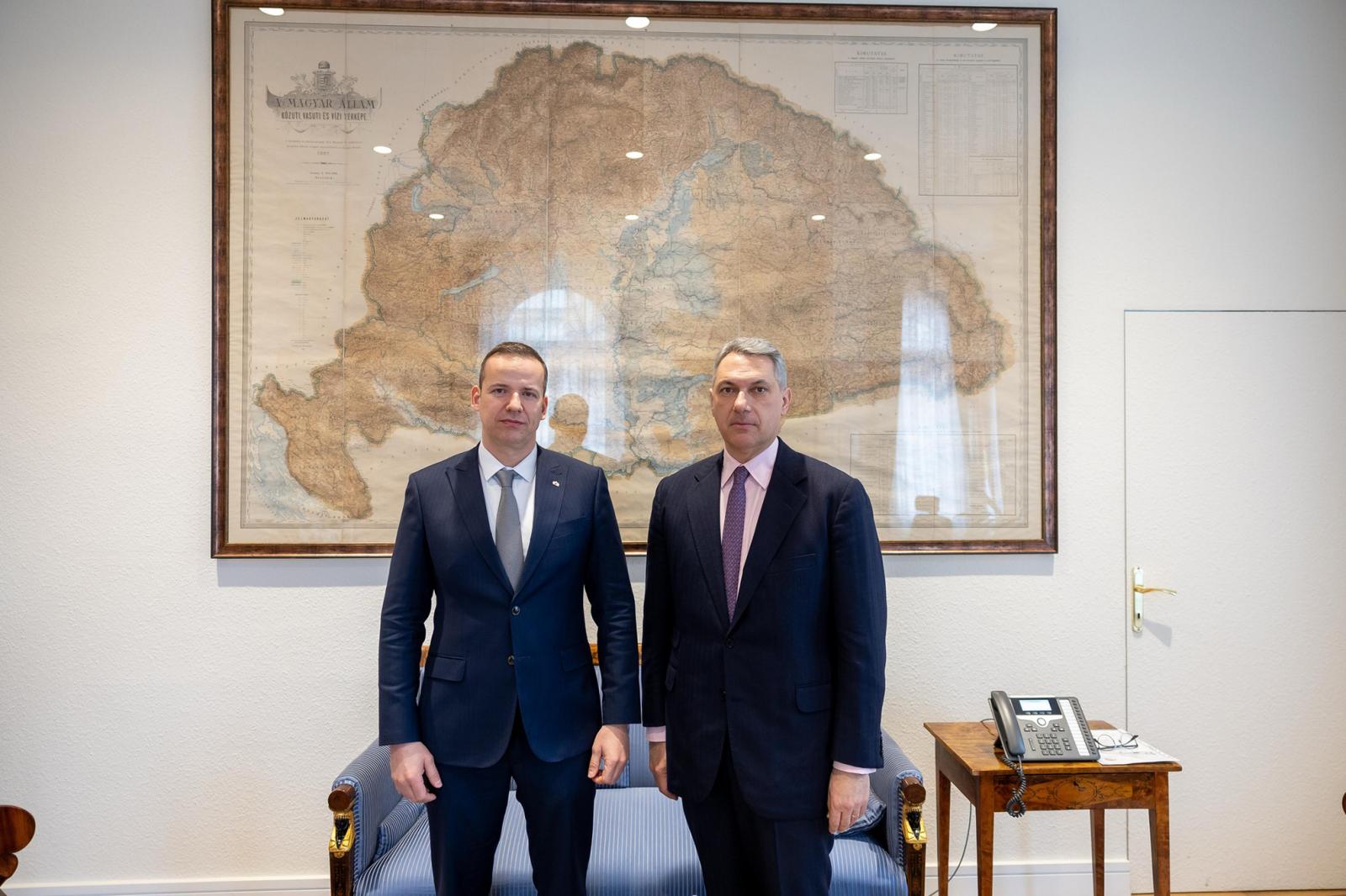 „Testvér, segítsd a lebukottakat!”