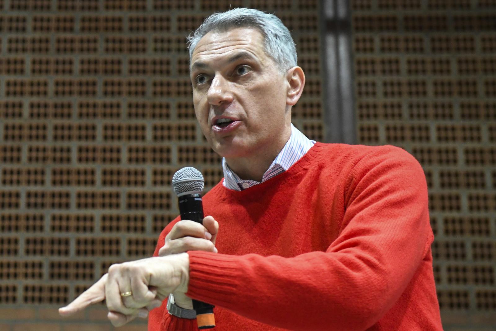 Pert indított a pécsi Janus Pannonius Múzeum Lázár János tárcája ellen a több ezer Zsolnay-műtárgy miatt