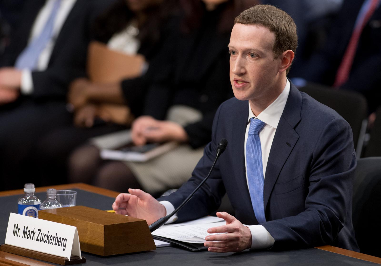 Mark Zuckerberget a kongresszus előtt faggatták arról, miként jutott 87 millió felhasználójuk adata a Cambridge Analyticához