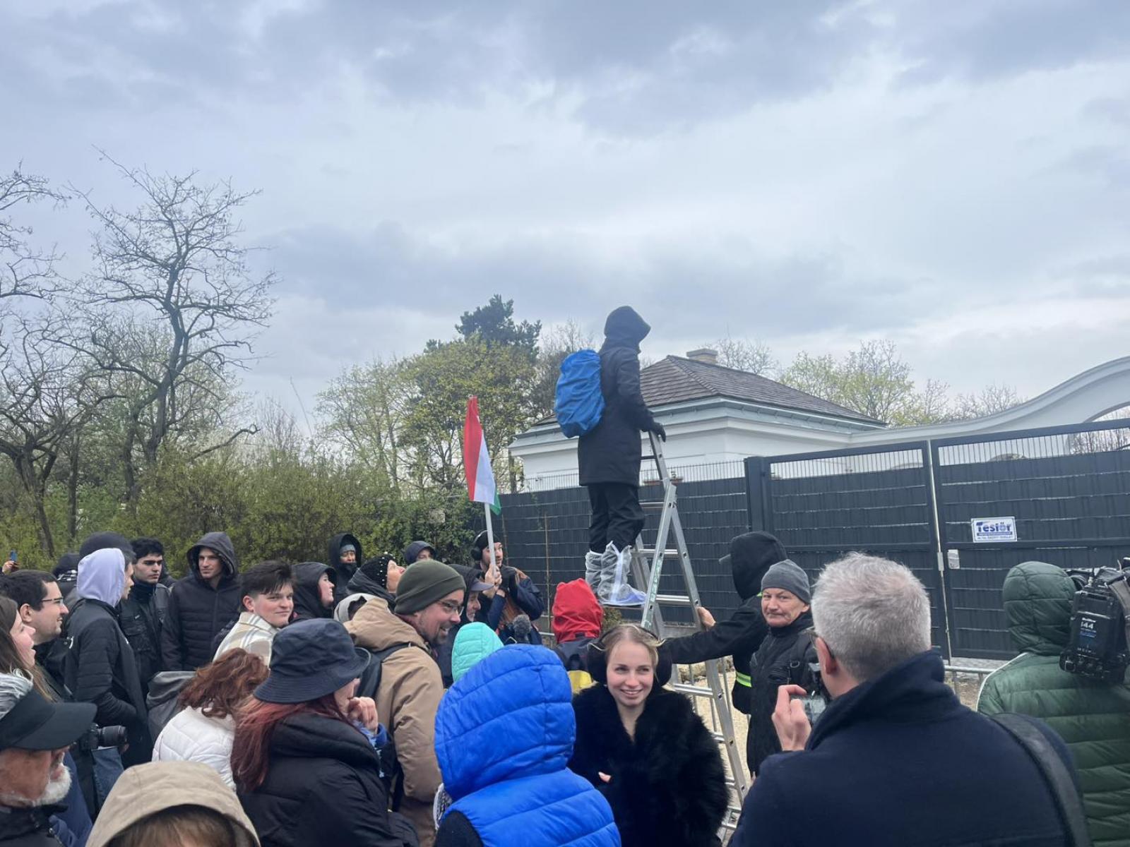 Újabb túrát szervezett Hatvanpusztára Hadházy Ákos