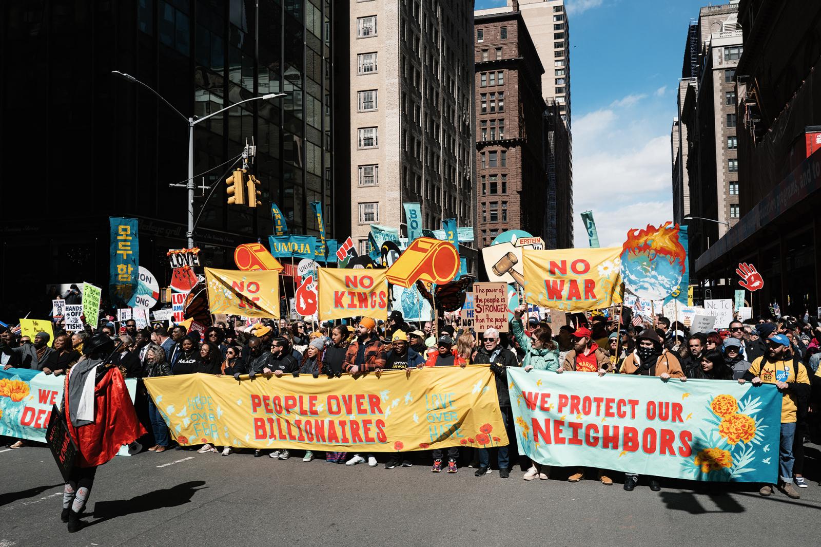 Nem akarnak királyokat, több ezer helyszínen tiltakoztak Donald Trump politikája ellen az amerikai tüntetők