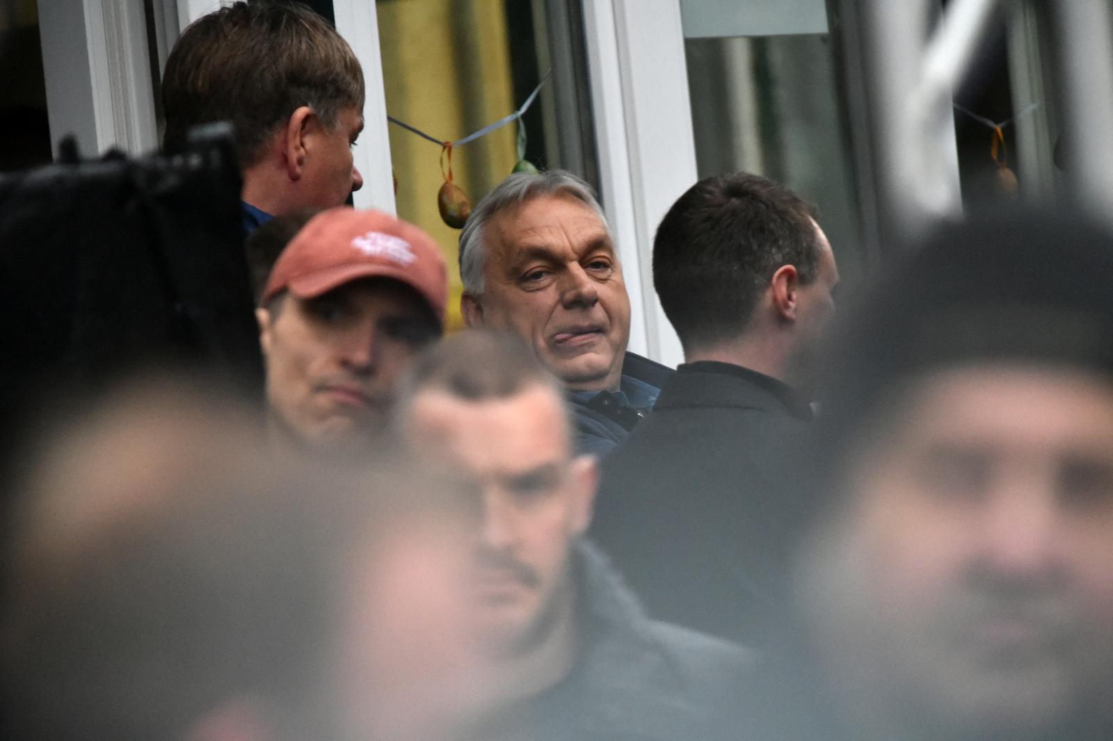 „Ez már nagyon az orosz út, a tűzzel játszik, aki ezt a fekete ruhás söpredéket megbízta”