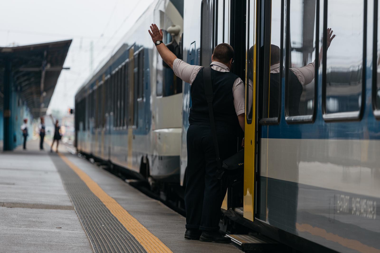 Szünetel a forgalom a szombathelyi vasútállomáson