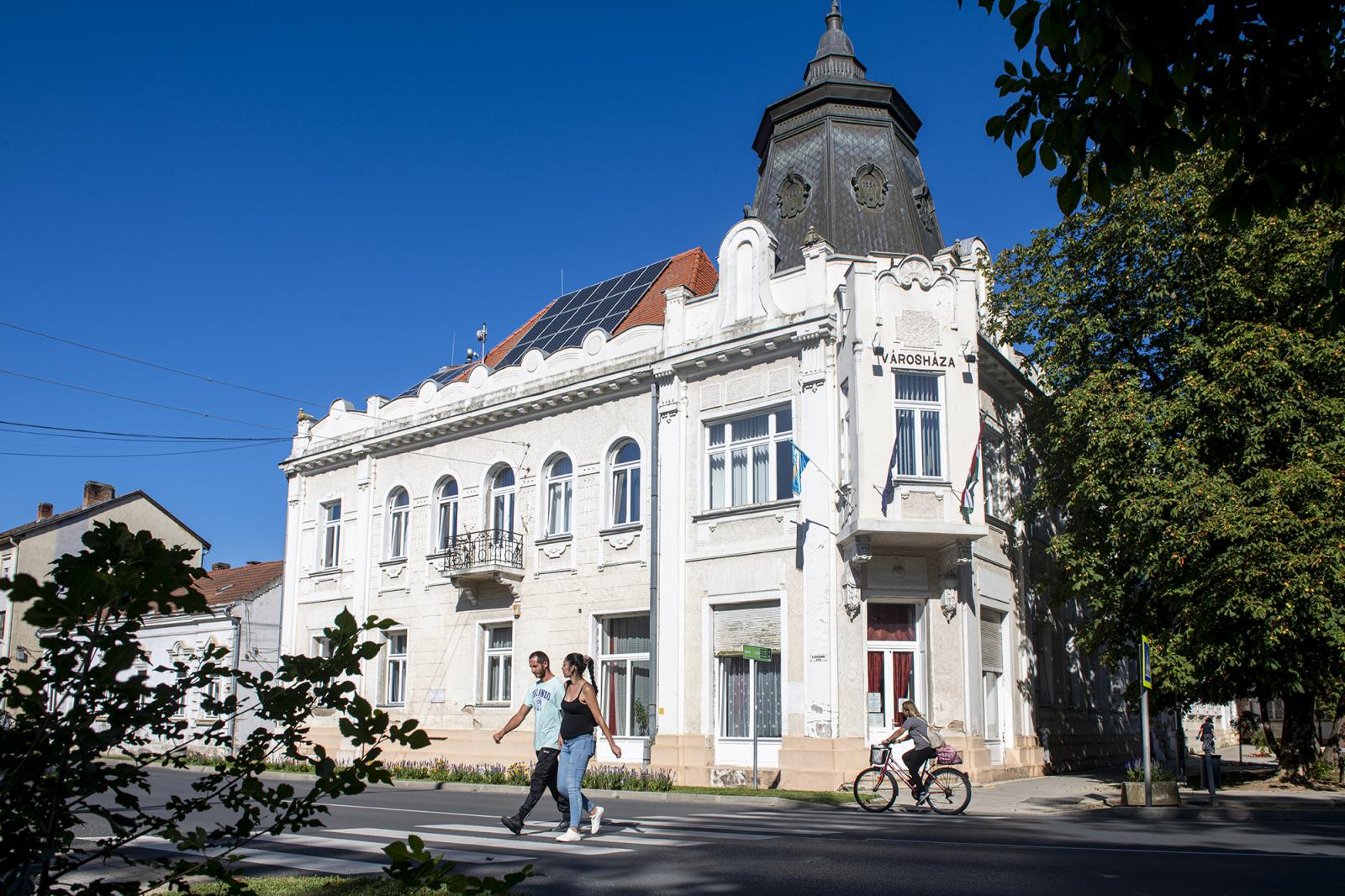 Szavazatvásárlás: Dél-Somogy lankáin csak mutatóba látni ellenzékit, fideszes ajándékcsomagok segítenek a választásban