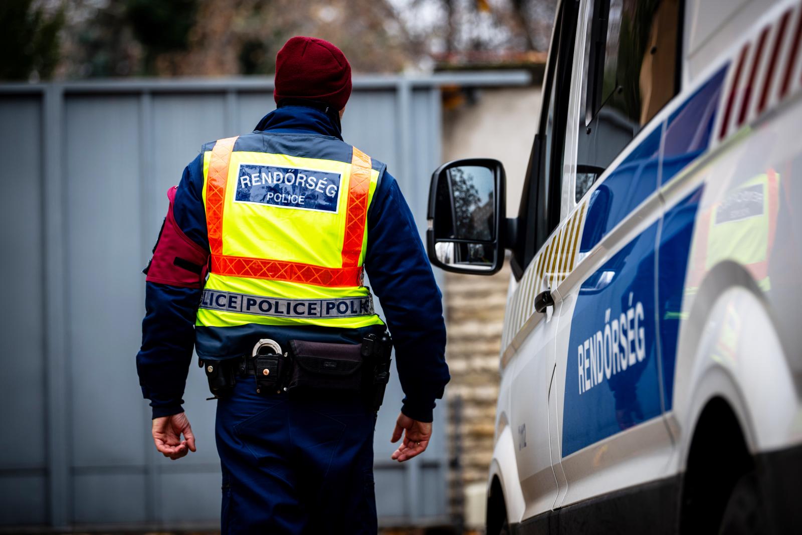Korrupciós bűncselekmények miatt magánnyomozókat és egy rendőrt vett őrizetbe az ügyészség