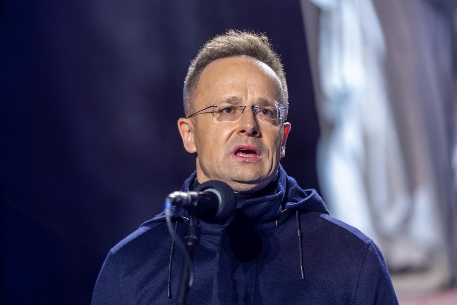 A külügy szerint Szijjártó Péter és Gyarmati Eszter nem járt az iratmegsemmisítő irodákban