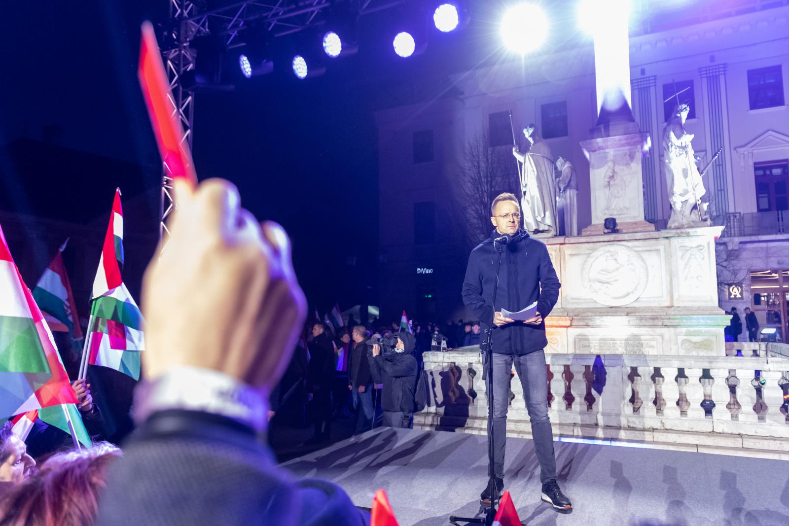 Megszólalt Szijjártó Péter a lebukása után, szerinte csak külföldi titkosszolgálatok avatkoznak be újságírói segítséggel a parlamenti választásba