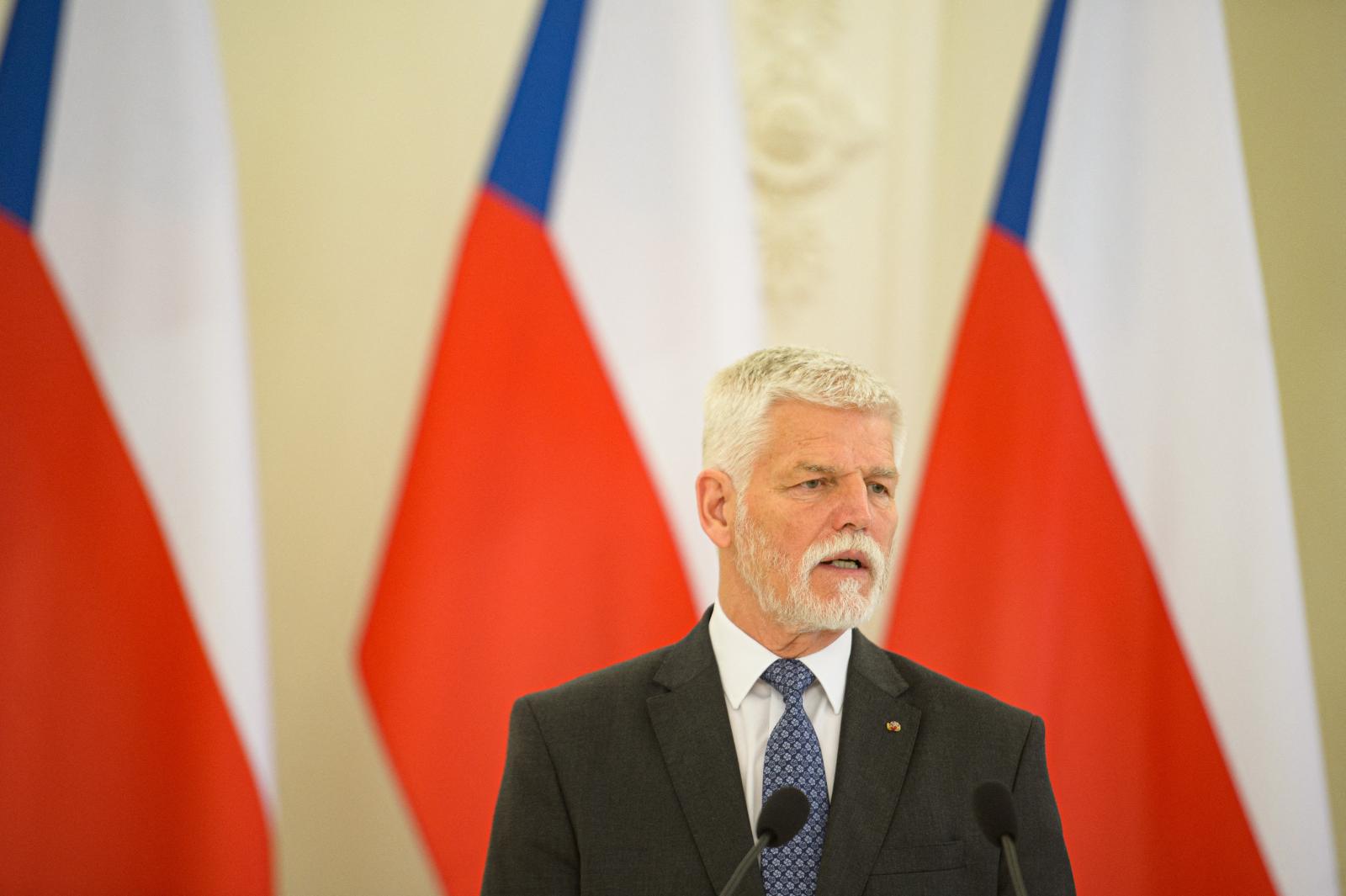 A cseh államfő szerint országának újra kellene értékelnie a kapcsolatait Magyarországgal, mert Szijjártó Péter megbízhatatlan