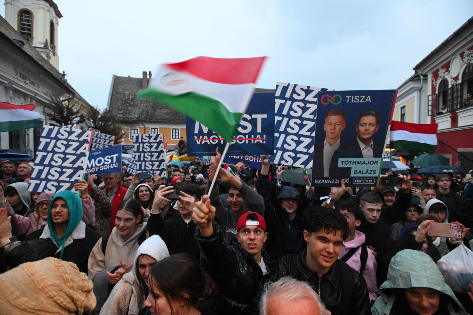 21 Kutatóközpont: Minden korábbinál nagyobbra nyílt az olló, a Tisza Pártnak már 900 ezerrel több belföldi szavazója van, mint a Fidesznek