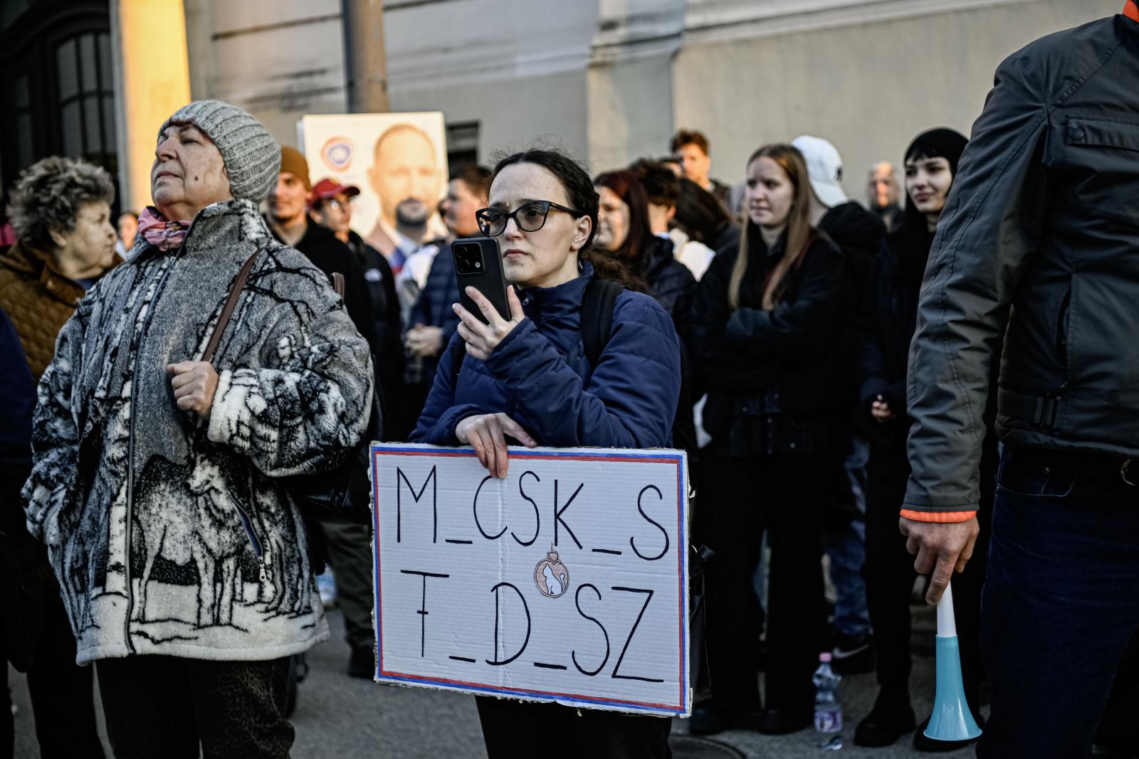 Kifütyülték Orbán Viktort a fiatalok Szentesen