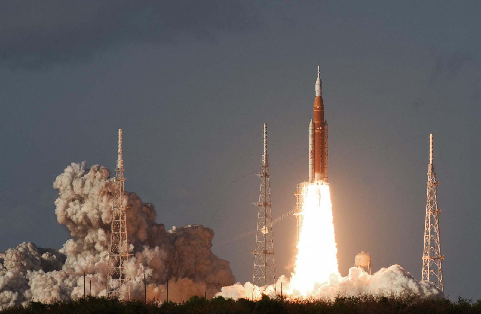 Útra kelt a Hold felé az Orion, az Artemis II program űrhajója