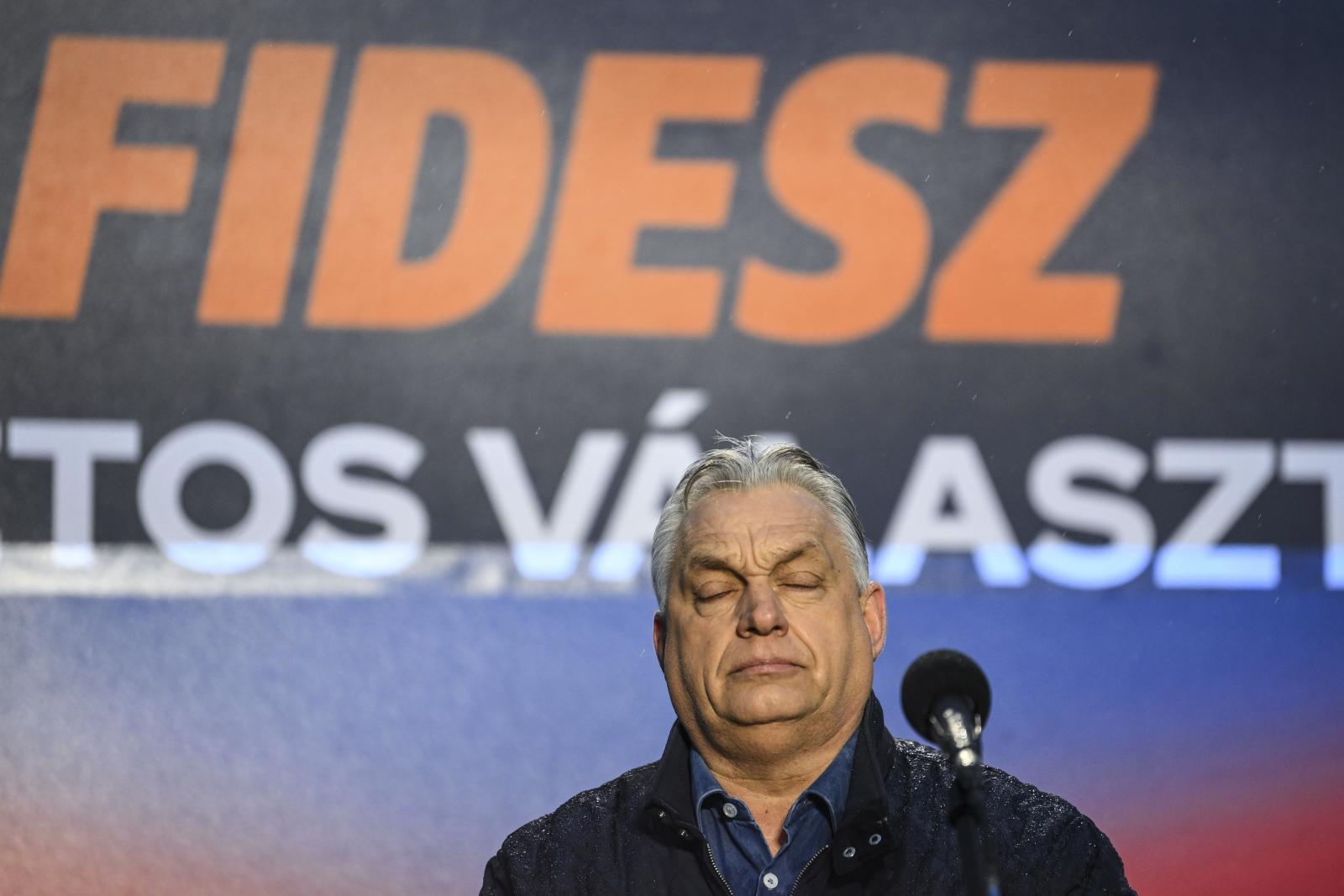 Az ellenzéki szavazók fele szerint a Fidesz csak csalással nyerhet, de a fideszesek egyharmada ugyanezt gondolja a Tisza Pártról