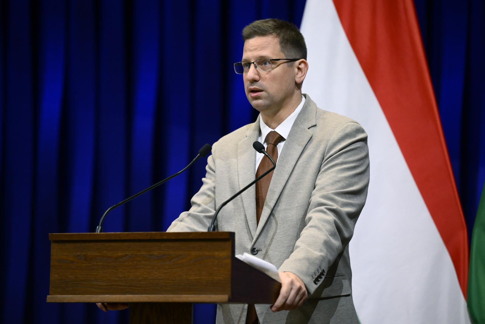 Gulyás Gergely szerint kereskedelmi kapcsolat szankcionálása nem magyar érdek, a többiről Szijjártó Pétert kérdezzék