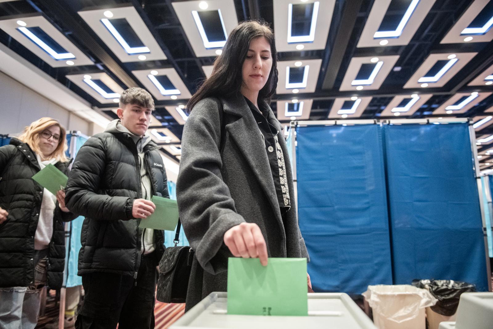 Már több mint 87 ezren vannak a külképviseleti névjegyzékben, Londonban szavaznának a legtöbben