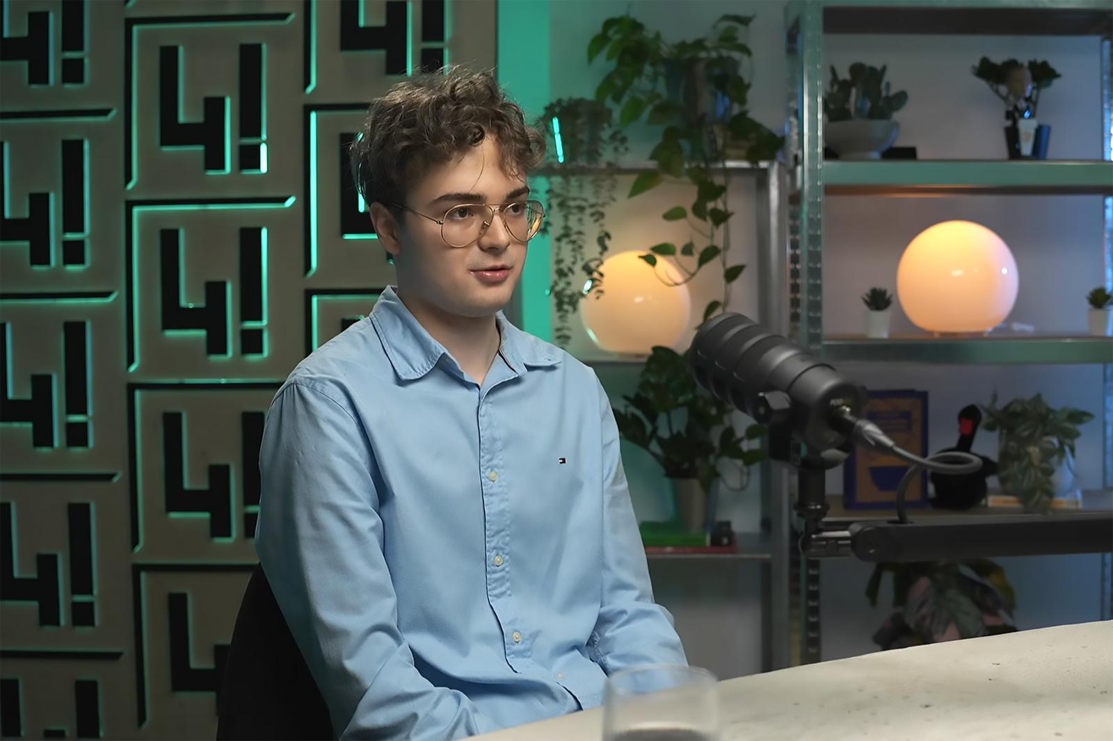 „Amit most csinálnak önökkel, az politikai megrendelés” – majdhogynem mindent pontosan tudott Theo, mi fog történni Gundalffal az Alkotmányvédelmi Hivatalban