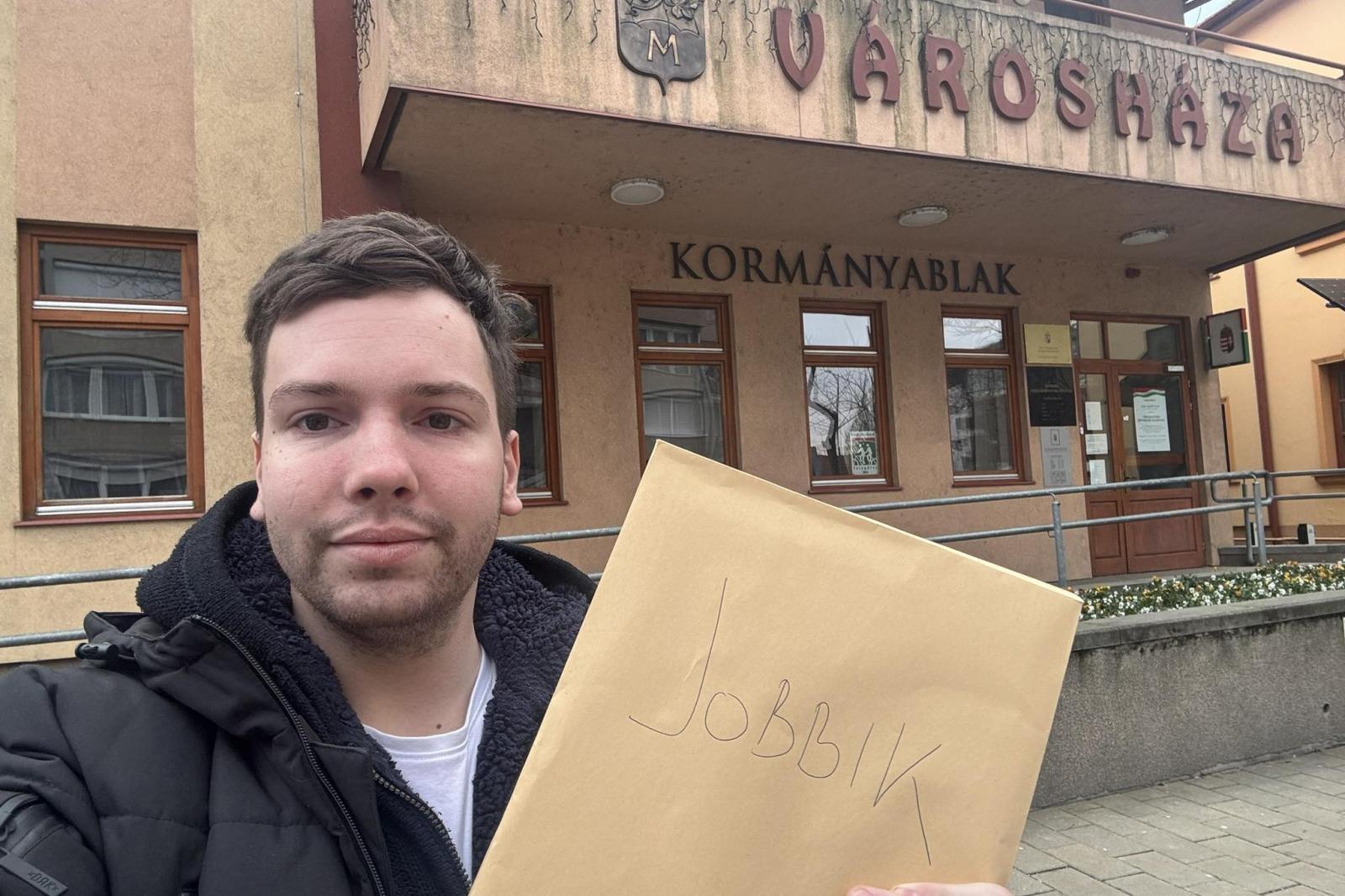 Ismét egy jobbikos jelölt döntött a visszalépés mellett