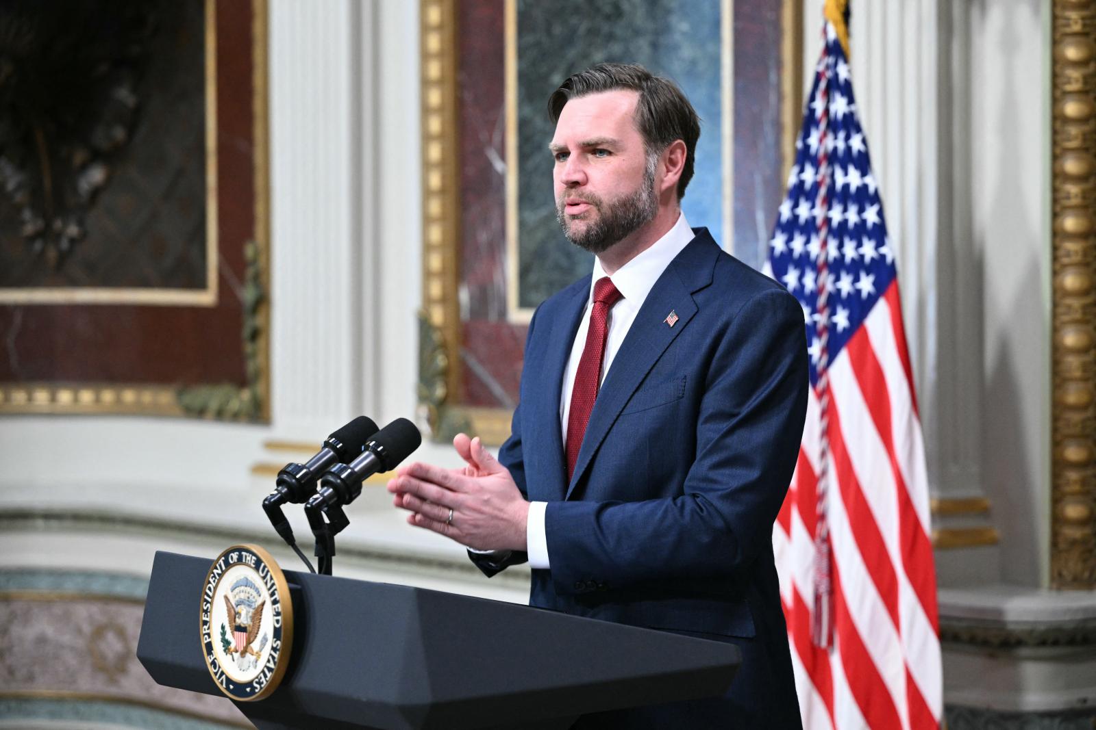 „Mentsük meg Orbán Viktort!” – Nyilvánosságra hozták JD Vance magyarországi programját