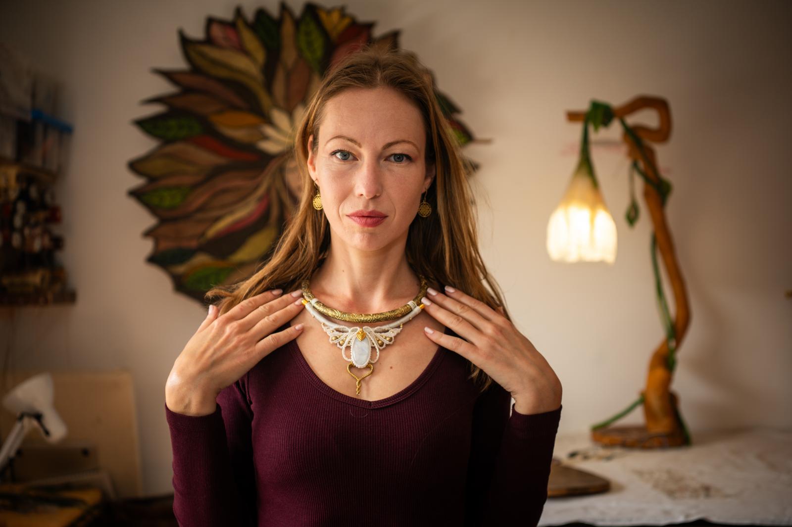 „A ragyogás bennünk van, a kristály csak emlékeztet” – Tündérműhely Nyimben