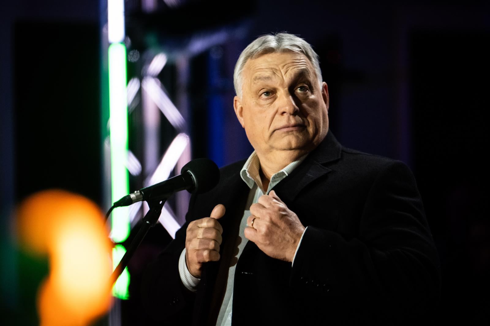 Elég hülye országban élünk, a kétfarkúak már nem viccesek, helyettük Orbán Viktor lett az