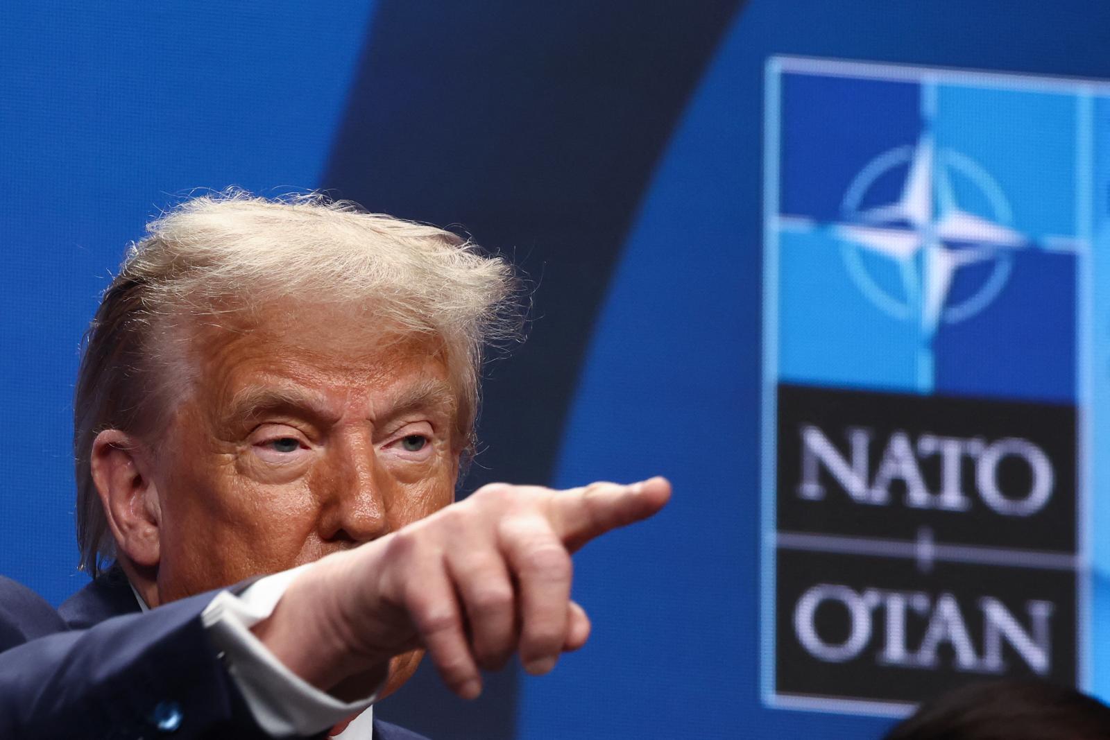 Donald Trump: Nyissátok meg a kibaszott Hormuzi-szorost, ti őrült gazemberek, vagy pokollá teszem az életeteket!