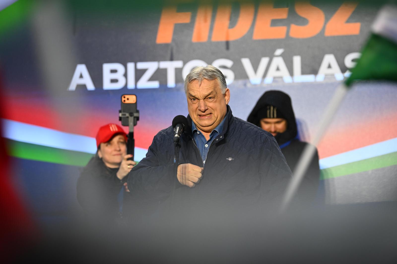 Pária országa, Magyarország – Orbán Viktor rálépett az útra, amelyen minden diktátor kezdte és végezte