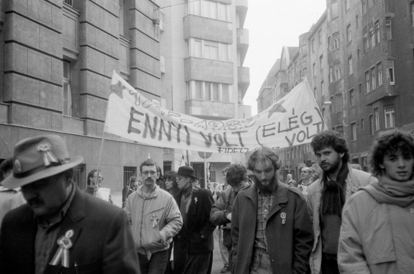 Rendszerváltás negyvenévente