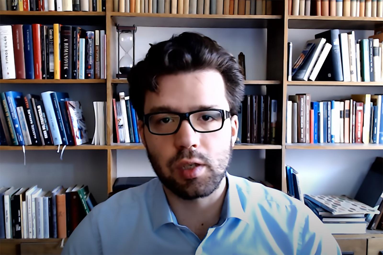 Az MCC kutatója elmondta, a kampány utolsó hónapjaiban több irányból is nyomás helyeződött rá, hogy Fidesz-propagandát írjon