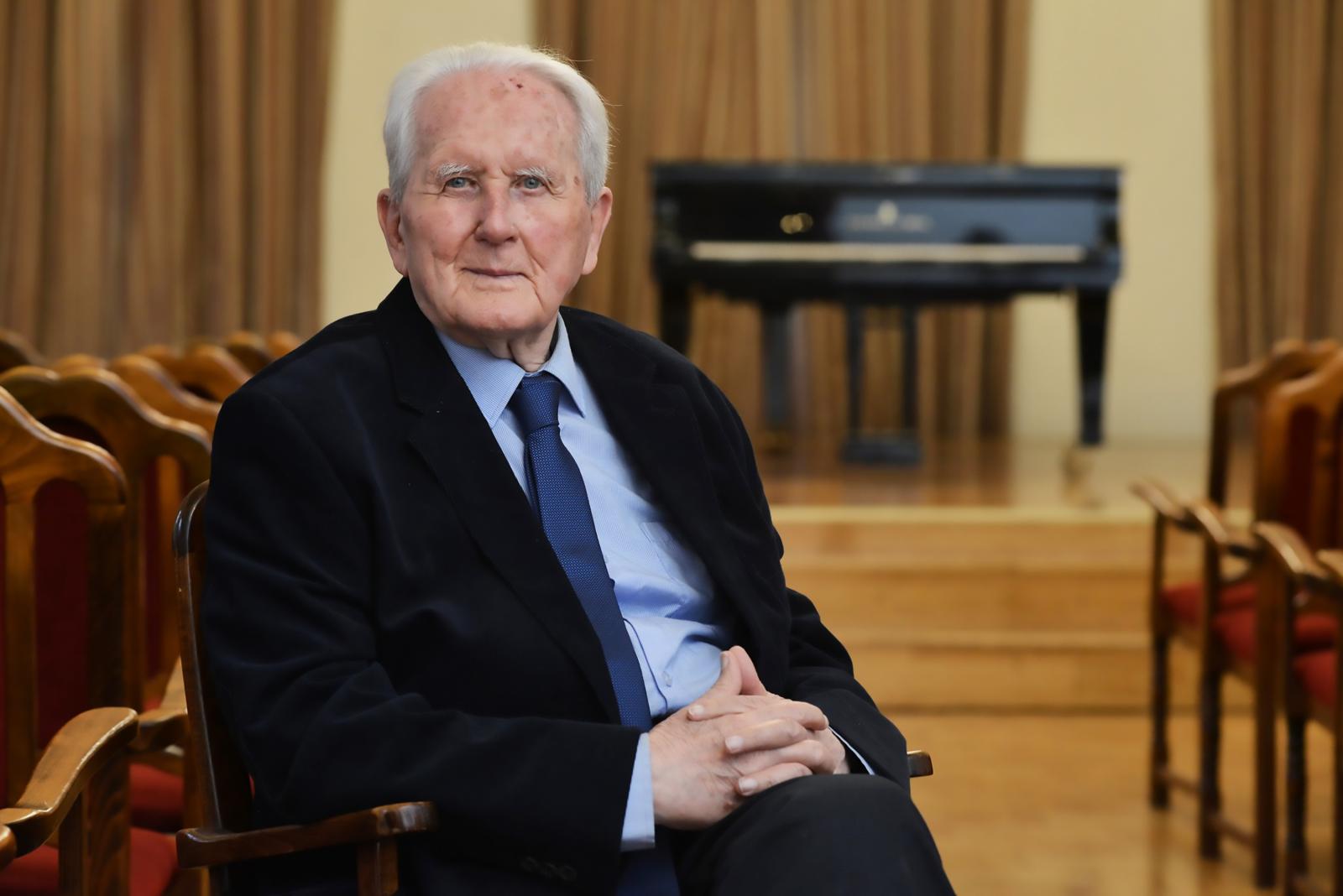 Meghalt Czigány György