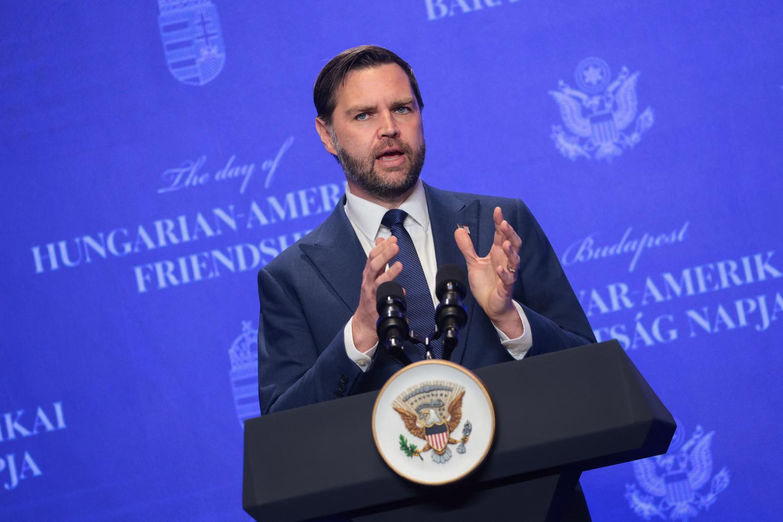 JD Vance: A brüsszeli irányítás megszabja, hogy a magyar választópolgárok milyen hírforrásokból értesülhetnek